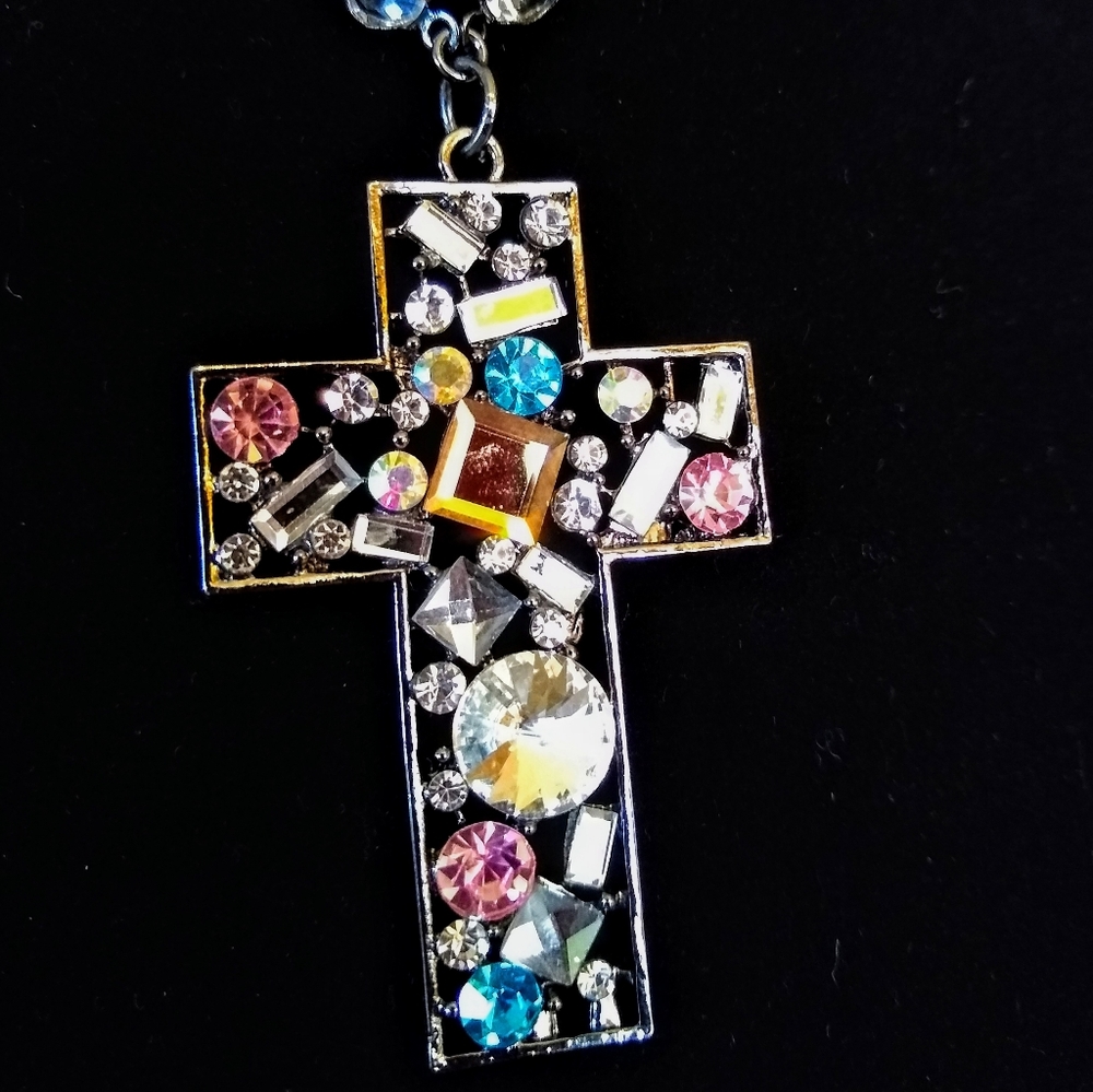 ✝️💕 Crystal cross necklace - Picture 6 of 7